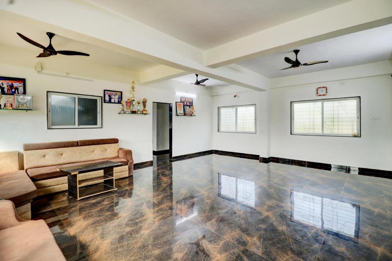 Oyo 72593 Adarsh Farm Pune